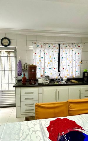 Casa à venda com 160m², 3 quartos e 2 vagas Casa à venda com 160m², 3 quartos e 2 vagasCozinha