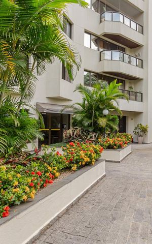 Apartamento à venda com 250m², 3 quartos e 3 vagas Apartamento à venda com 250m², 3 quartos e 3 vagasÁrea Comum -