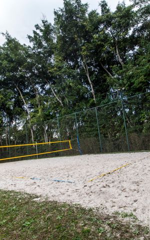 Casa de condomínio para alugar com 360m², 4 quartos e 4 vagas Casa de condomínio para alugar com 360m², 4 quartos e 4 vagasQuadra Esportiva