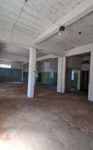 Casa à venda com 352m², 3 quartos e 4 vagas Casa à venda com 352m², 3 quartos e 4 vagasÁrea Comum