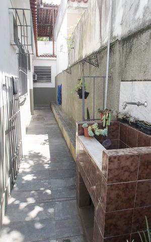 Casa à venda com 188m², 4 quartos e 3 vagasCorredor Lateral