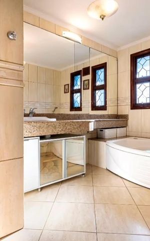 Casa à venda com 420m², 3 quartos e 3 vagasBanheiro 1