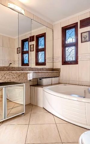 Casa à venda com 420m², 3 quartos e 3 vagasBanheiro 1