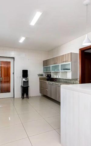 Casa à venda com 420m², 3 quartos e 3 vagasCozinha 