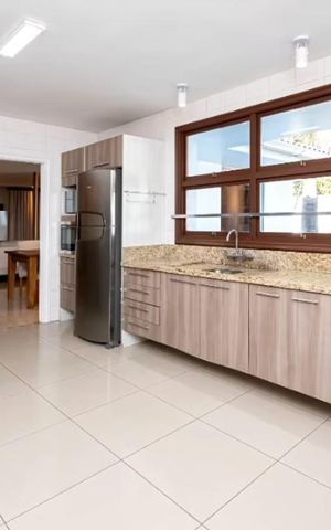 Casa à venda com 420m², 3 quartos e 3 vagasCozinha 