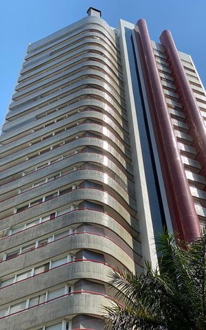 Apartamento à venda com 217m², 4 quartos e 4 vagas Apartamento à venda com 217m², 4 quartos e 4 vagasFachada