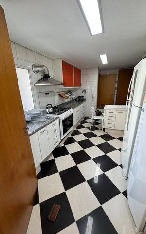 Apartamento à venda com 217m², 4 quartos e 4 vagas Apartamento à venda com 217m², 4 quartos e 4 vagasCozinha