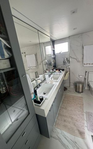 Apartamento à venda com 217m², 4 quartos e 4 vagas Apartamento à venda com 217m², 4 quartos e 4 vagasBanheiro