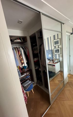 Apartamento à venda com 217m², 4 quartos e 4 vagas Apartamento à venda com 217m², 4 quartos e 4 vagasCloset