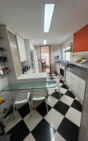 Apartamento à venda com 217m², 4 quartos e 4 vagas Apartamento à venda com 217m², 4 quartos e 4 vagasCozinha