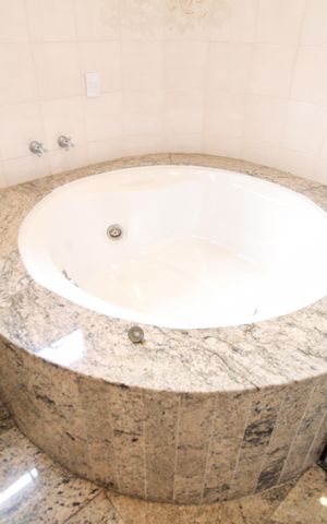 Apartamento à venda com 293m², 5 quartos e 4 vagas Apartamento à venda com 293m², 5 quartos e 4 vagasSuite 1 - Banheiro