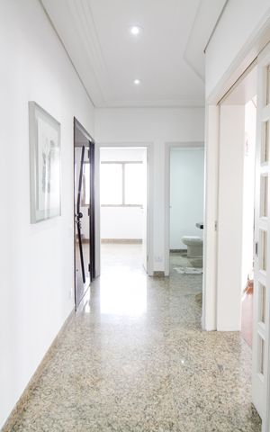 Apartamento à venda com 293m², 5 quartos e 4 vagas Apartamento à venda com 293m², 5 quartos e 4 vagasCorredor