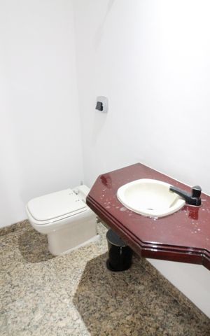 Apartamento à venda com 293m², 5 quartos e 4 vagas Apartamento à venda com 293m², 5 quartos e 4 vagasBanheiro 4 - Lavabo