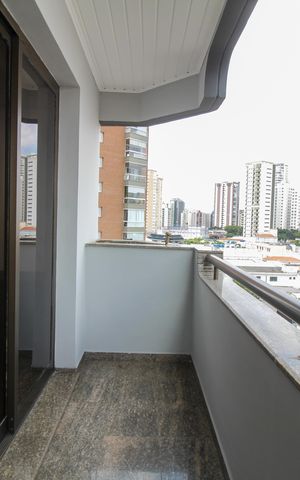 Apartamento à venda com 293m², 5 quartos e 4 vagas Apartamento à venda com 293m², 5 quartos e 4 vagasSala Varanda