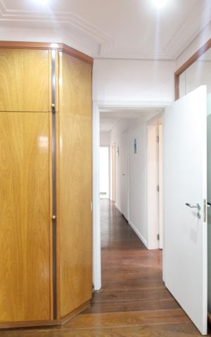 Apartamento à venda com 293m², 5 quartos e 4 vagas Apartamento à venda com 293m², 5 quartos e 4 vagasSuite 1