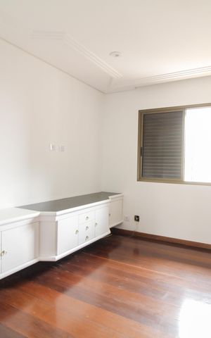 Apartamento à venda com 293m², 5 quartos e 4 vagas Apartamento à venda com 293m², 5 quartos e 4 vagasQuarto 4