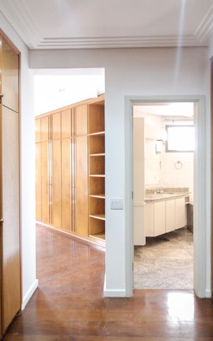Apartamento à venda com 293m², 5 quartos e 4 vagas Apartamento à venda com 293m², 5 quartos e 4 vagasSuite 1