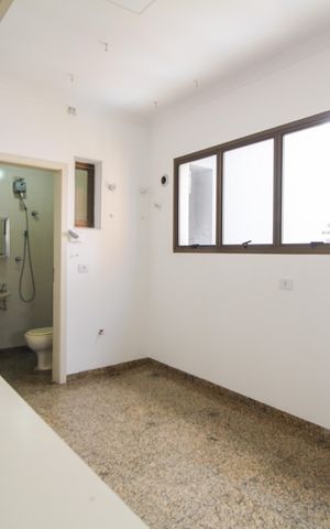 Apartamento à venda com 293m², 5 quartos e 4 vagas Apartamento à venda com 293m², 5 quartos e 4 vagasÁrea de Serviço