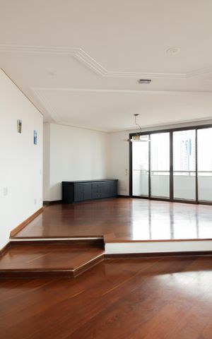 Apartamento à venda com 293m², 5 quartos e 4 vagas Apartamento à venda com 293m², 5 quartos e 4 vagasSala