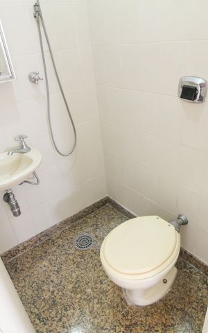 Apartamento à venda com 293m², 5 quartos e 4 vagas Apartamento à venda com 293m², 5 quartos e 4 vagasÁrea de Serviço - Banheiro 5
