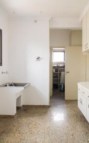 Apartamento à venda com 293m², 5 quartos e 4 vagas Apartamento à venda com 293m², 5 quartos e 4 vagasÁrea de Serviço