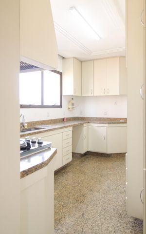 Apartamento à venda com 293m², 5 quartos e 4 vagas Apartamento à venda com 293m², 5 quartos e 4 vagasCozinha