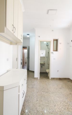 Apartamento à venda com 293m², 5 quartos e 4 vagas Apartamento à venda com 293m², 5 quartos e 4 vagasÁrea de Serviço