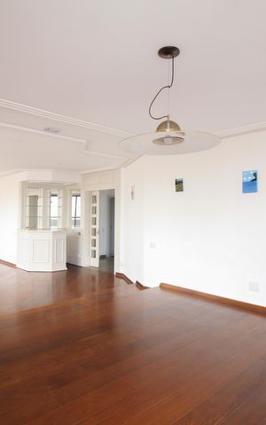 Apartamento à venda com 293m², 5 quartos e 4 vagas Apartamento à venda com 293m², 5 quartos e 4 vagasSala