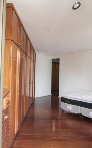 Apartamento à venda com 293m², 5 quartos e 4 vagas Apartamento à venda com 293m², 5 quartos e 4 vagasSuite 1