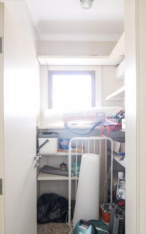Apartamento à venda com 293m², 5 quartos e 4 vagas Apartamento à venda com 293m², 5 quartos e 4 vagasÁrea de Serviço - Despensa