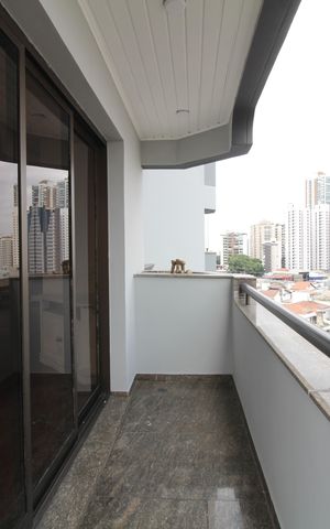 Apartamento à venda com 293m², 5 quartos e 4 vagas Apartamento à venda com 293m², 5 quartos e 4 vagasSala Varanda
