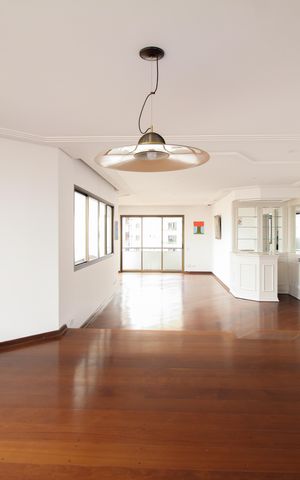 Apartamento à venda com 293m², 5 quartos e 4 vagas Apartamento à venda com 293m², 5 quartos e 4 vagasSala