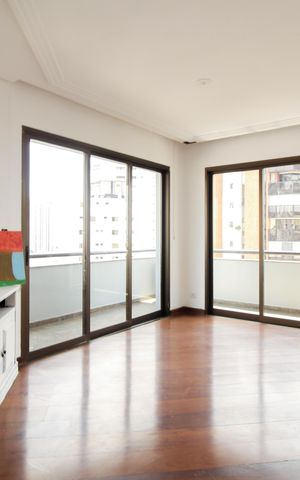 Apartamento à venda com 293m², 5 quartos e 4 vagas Apartamento à venda com 293m², 5 quartos e 4 vagasSala