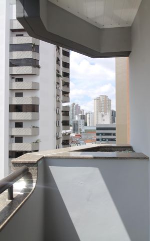 Apartamento à venda com 293m², 5 quartos e 4 vagas Apartamento à venda com 293m², 5 quartos e 4 vagasSuite 1 - Varanda