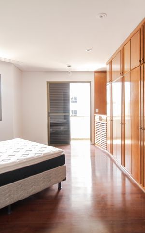 Apartamento à venda com 293m², 5 quartos e 4 vagas Apartamento à venda com 293m², 5 quartos e 4 vagasSuite 1