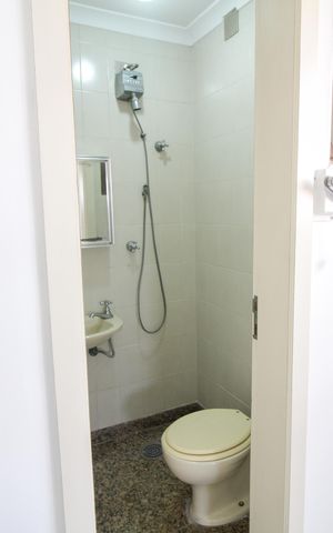 Apartamento à venda com 293m², 5 quartos e 4 vagas Apartamento à venda com 293m², 5 quartos e 4 vagasÁrea de Serviço - Banheiro 5