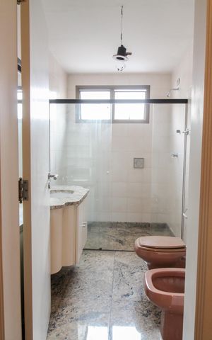 Apartamento à venda com 293m², 5 quartos e 4 vagas Apartamento à venda com 293m², 5 quartos e 4 vagasSuite 3 - Banheiro