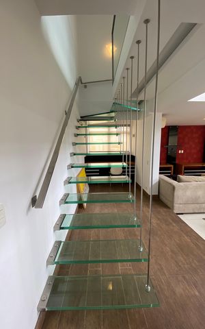 Apartamento para alugar com 163m², 2 quartos e 4 vagas Apartamento para alugar com 163m², 2 quartos e 4 vagasEscada