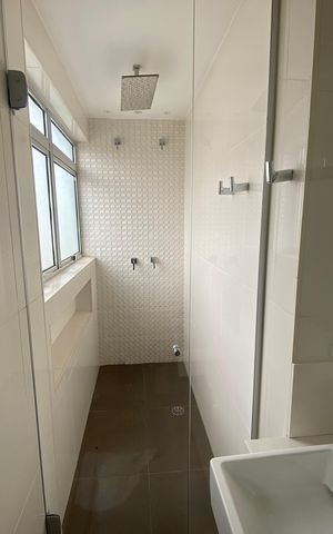 Apartamento para alugar com 163m², 2 quartos e 4 vagas Apartamento para alugar com 163m², 2 quartos e 4 vagasBanheiro da Suíte 1