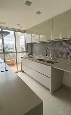 Apartamento para alugar com 163m², 2 quartos e 4 vagas Apartamento para alugar com 163m², 2 quartos e 4 vagasCozinha