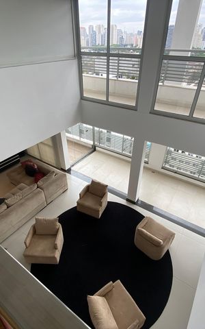 Apartamento para alugar com 163m², 2 quartos e 4 vagas Apartamento para alugar com 163m², 2 quartos e 4 vagasVista do segundo andar
