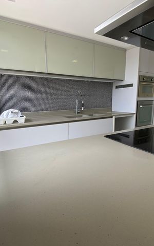 Apartamento para alugar com 163m², 2 quartos e 4 vagas Apartamento para alugar com 163m², 2 quartos e 4 vagasCozinha