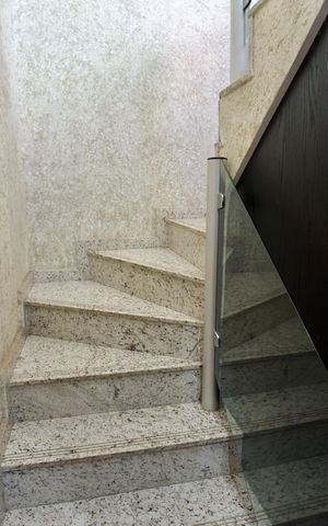 Apartamento à venda com 183m², 3 quartos e 2 vagas Apartamento à venda com 183m², 3 quartos e 2 vagasEscada
