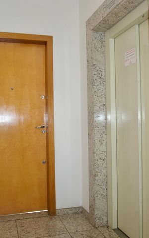 Apartamento à venda com 183m², 3 quartos e 2 vagas Apartamento à venda com 183m², 3 quartos e 2 vagasÁrea Comum - Elevador