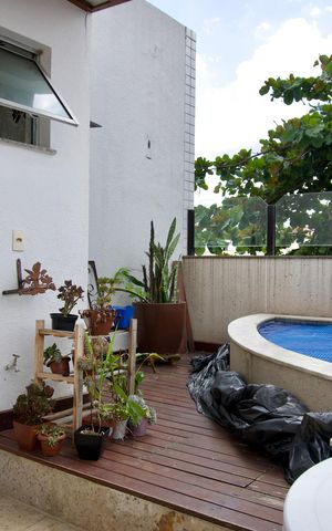 Apartamento à venda com 183m², 3 quartos e 2 vagas Apartamento à venda com 183m², 3 quartos e 2 vagasPiscina