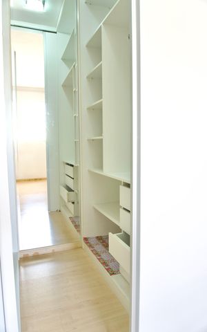 Apartamento à venda com 183m², 3 quartos e 2 vagas Apartamento à venda com 183m², 3 quartos e 2 vagasCloset da suíte