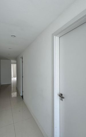 Apartamento para alugar com 324m², 3 quartos e 4 vagas Apartamento para alugar com 324m², 3 quartos e 4 vagasCorredor