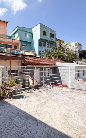 Casa à venda com 247m², 4 quartos e 3 vagas Casa à venda com 247m², 4 quartos e 3 vagasÁrea externa