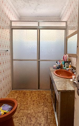 Casa à venda com 247m², 4 quartos e 3 vagas Casa à venda com 247m², 4 quartos e 3 vagasBanheiro Social