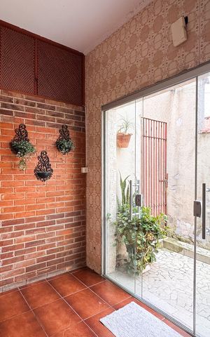 Casa à venda com 247m², 4 quartos e 3 vagas Casa à venda com 247m², 4 quartos e 3 vagasHall de entrada